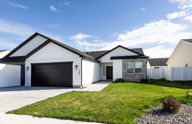 SUGAR CITY TWIN HOME 3 BED 2 FULL BATH - FENCED YARD WITH EX-LARGE 2 STALL GARAGE Gallery 1