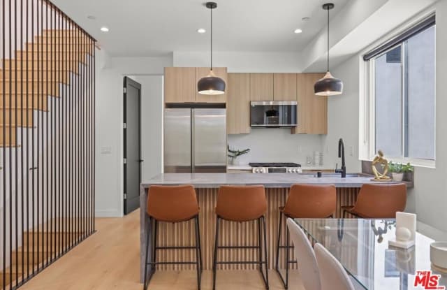 849 N June St photos photos