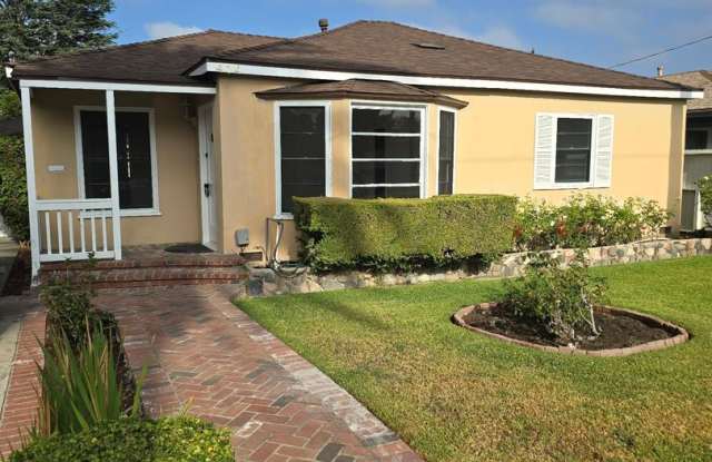 ORANGE OLD TOWN PLAZA 3 BEDROOM 2 BATH HOUSE $3,800 photos photos