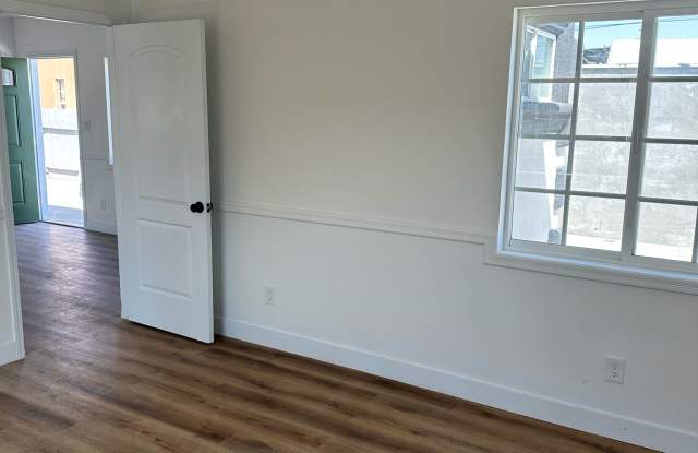 8178 Chestnut Avenue Gallery 4