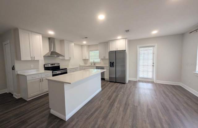 3902 W PAXTON Avenue Gallery 4