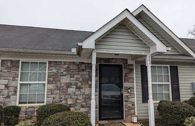 Nice Two Bedroom Duplex In A Great Location Available April 2026 photos photos