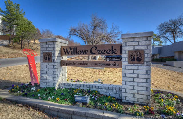 Beautiful Fully Remodeled 2 bedroom Townhome photos photos