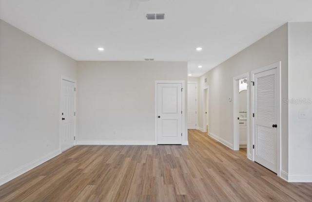 4206 N MANHATTAN Avenue Gallery 2