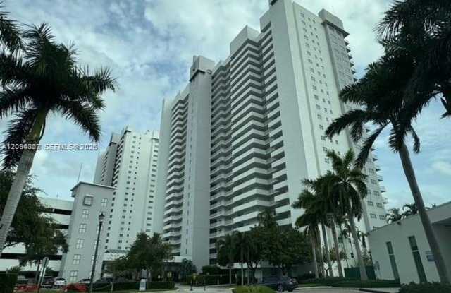15051 Royal Oaks Ln cu-701, North Miami, FL 33181 Gallery 4