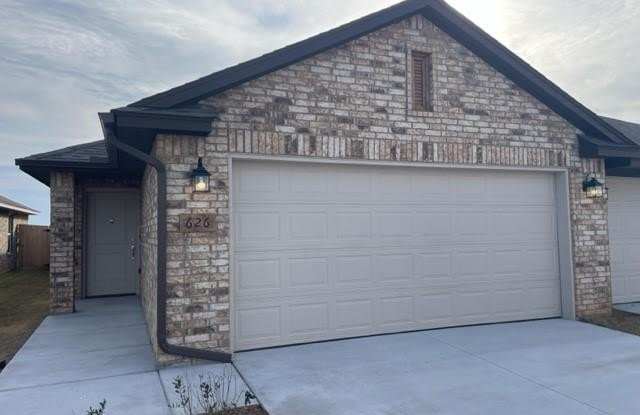 626 Marlin Court - 626 Marlin Court, Chickasha, OK 73018