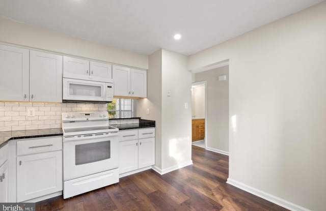 2821 MADEIRA Court Gallery 2