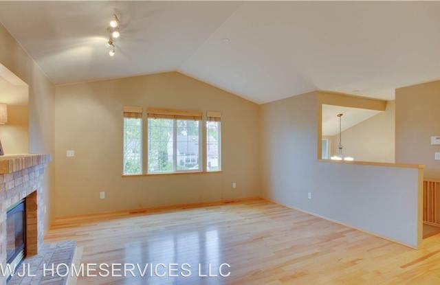 2212 Kennewick Place NE Gallery 2