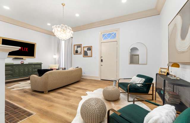 110 East Craig PlaceUnit 1 Gallery 2