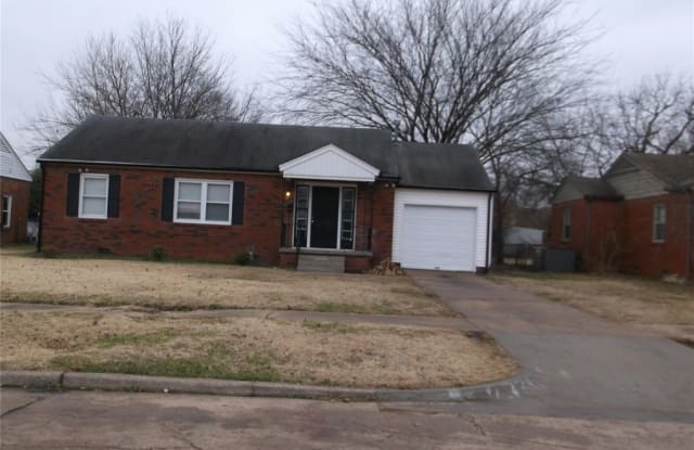 2736 E 2nd St - 2736 East 2nd Street, Tulsa, OK 74104