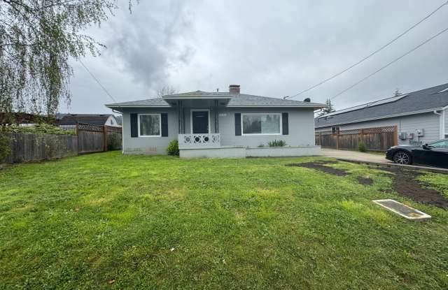 West Roseburg 2 Bedroom house with garage and shop photos photos