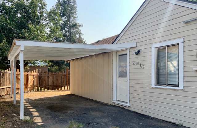 Hard to find 1 bdrm, 1 bath house with carport. photos photos