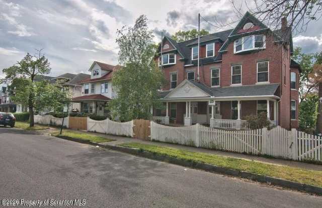 533 Quincy Avenue photos photos