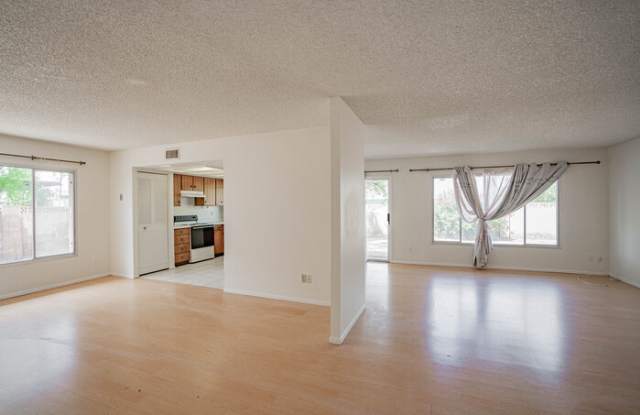 1662 East Manhatton Drive Gallery 4