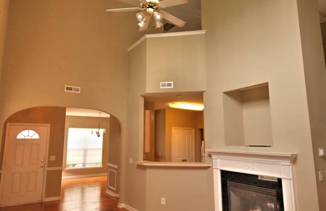 Spacious 3 bed, 2.5 bath home in a quiet neighborhood!! Gallery 4