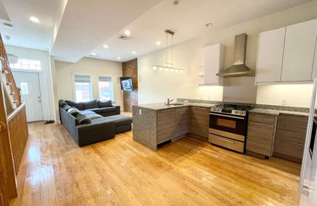 South Boston 5 Bed – Washer/Dryer in Unit – No Fee – 9/1 Gallery 3