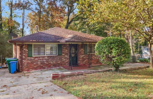 3 Bedroom Duplex in Decatur - 2381 Elldale Avenue, Candler-McAfee, GA 30032