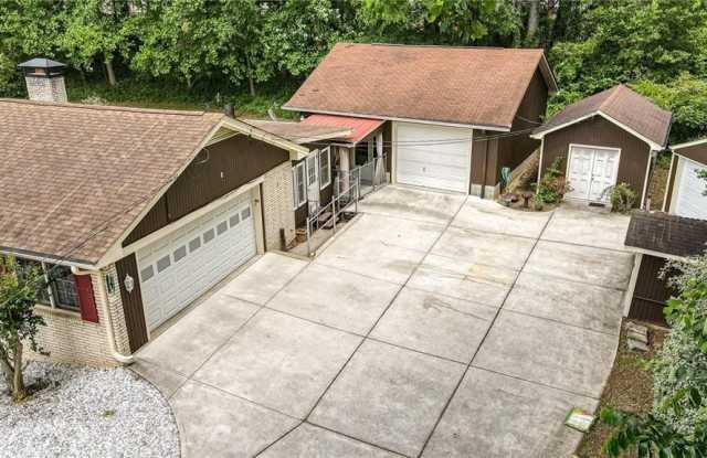 472 Edwards Court NW photos photos