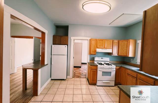 4 bed 2 bath Single Family Home Gallery 4