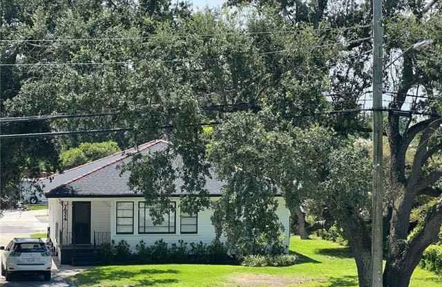 7924 LINCOLN BEACH Boulevard Gallery 2