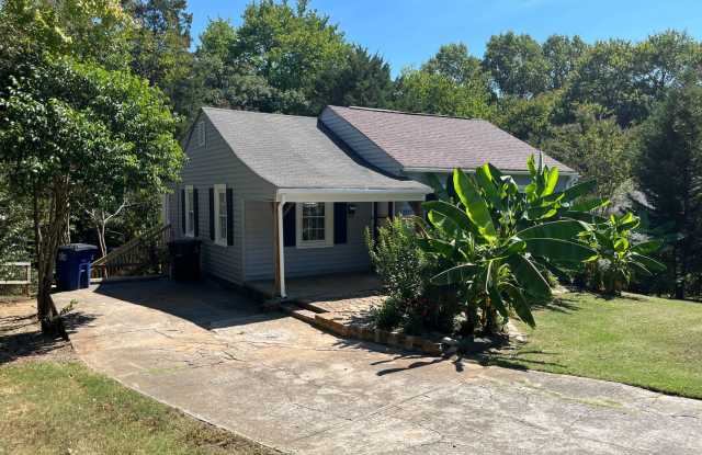 Cozy 4 Bedroom, 3 Bathroom Home Gallery 1
