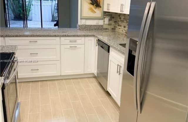 238 SE 10th Ave - 238 Southeast 10th Avenue, Pompano Beach, FL 33060