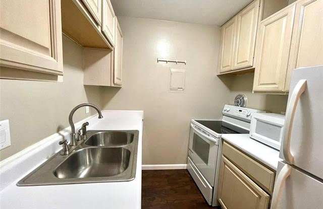 2116 PAULINE BLVD APT 304 Gallery 3
