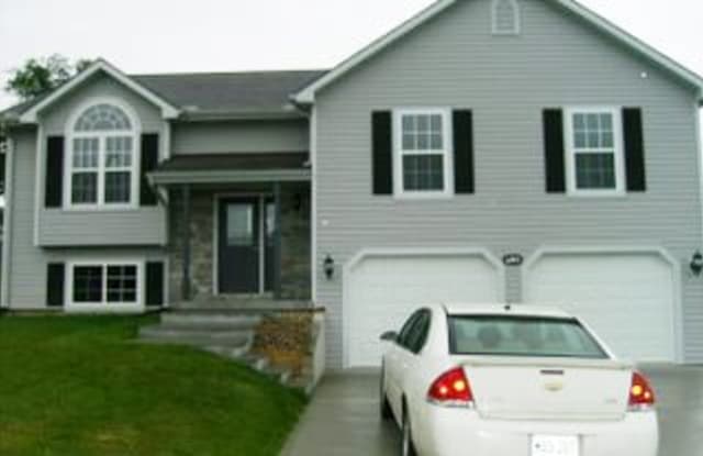 680 Holiday Place - 680 Holiday Drive, Lansing, KS 66043