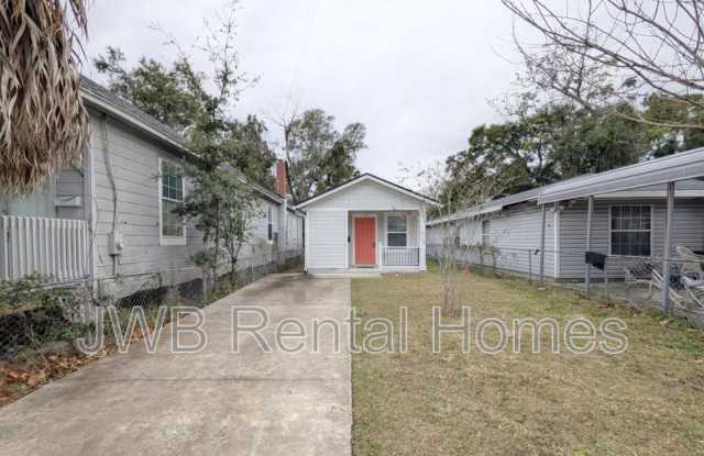 1118 Evergreen Ave photos photos