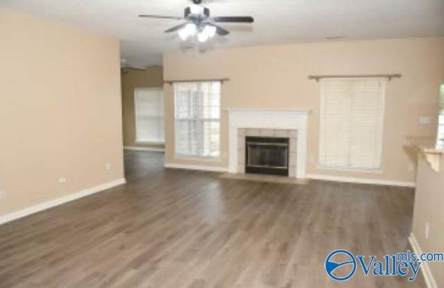 209 N Horseshoe Bend Gallery 2