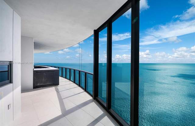 18555 Collins Ave photos photos
