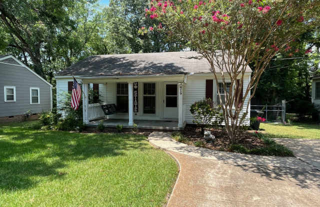 3 bedroom 1 bath home walking/biking distance to campus - 419 Old West Point Road, Starkville, MS 39759