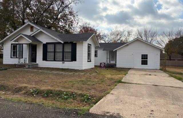 277 Trail Street - 277 Trail Street, Deport, TX 75435