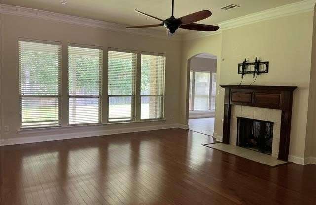 552 ENGLISH OAK Drive Gallery 2