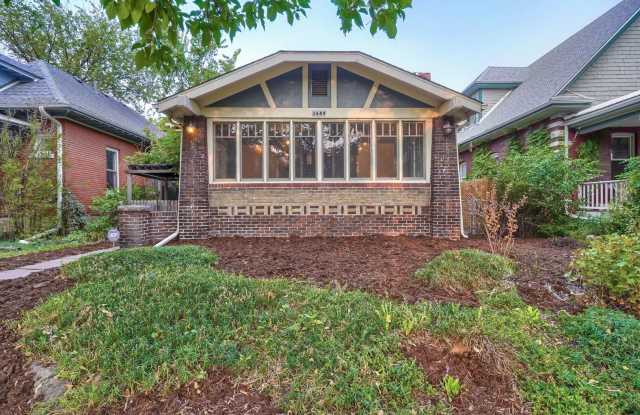 MOVE IN INCENTIVE! Remodeled Highland's Bungalow-Available now! Gallery 2