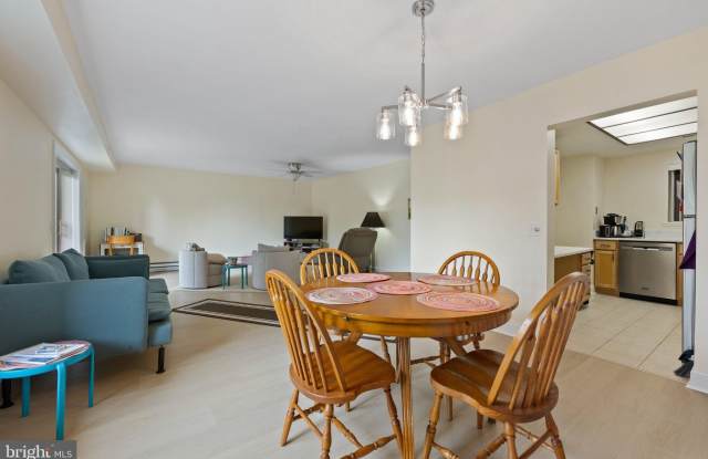 15400 BASSETT Lane Gallery 3