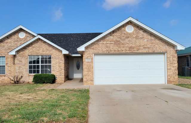 LARGE HOME ON QUIET STREET Gallery 3