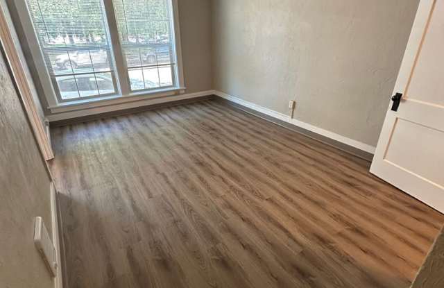 (493) Cascade Apartments - Studio Gallery 3
