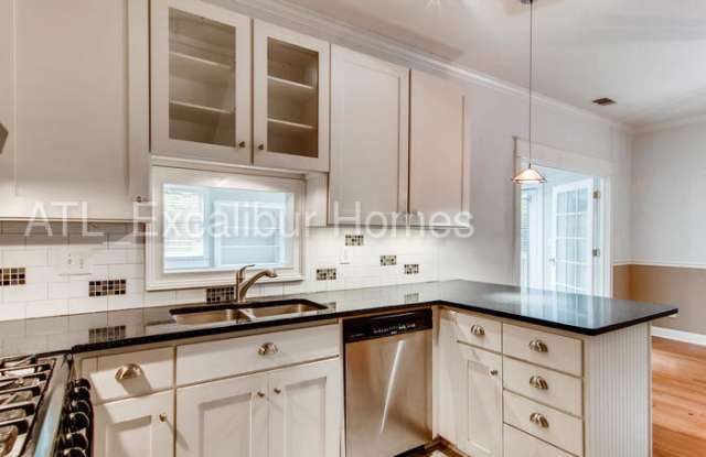 340 Lake Claire Court Gallery 3