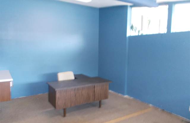704 W 1st Gallery 4
