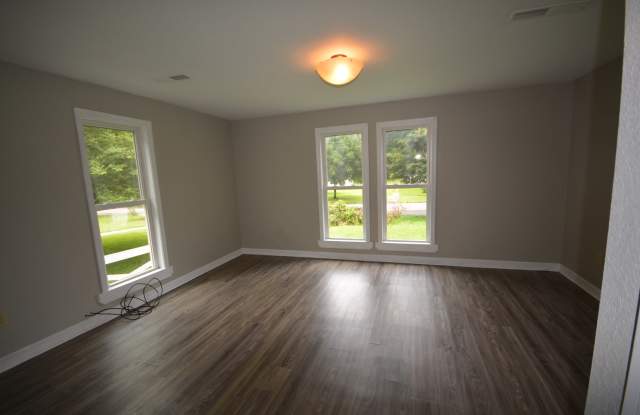 Space, Space & More Space! 3 Bedroom 1 Bath home Gallery 3