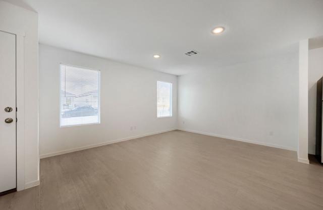 3 bedroom for rent near Braunig lake! Gallery 4