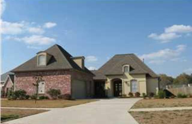 Custom 4 bedroom home in Manchac Harbor/Prairieville - 43118 Beacon Street, Prairieville, LA 70769
