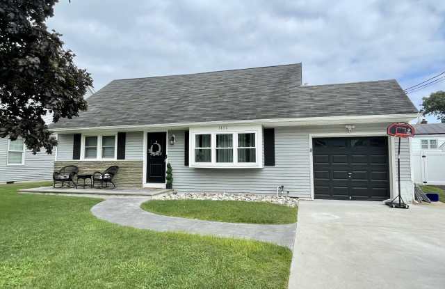 1414 Treeneedle Road photos photos