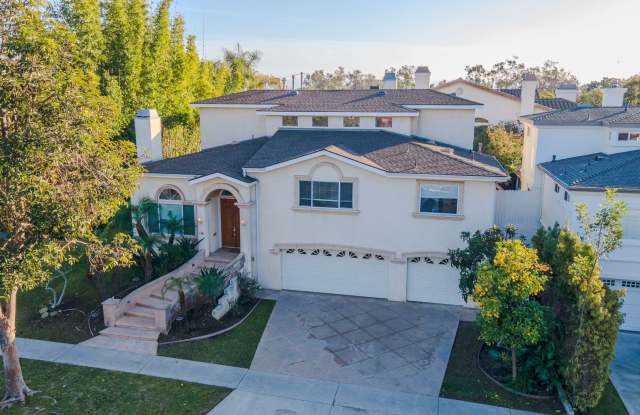 Beautiful multigenerational Mediterranean-style Long Beach residence - 116 East 36th Street, Long Beach, CA 90807