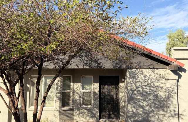 1139 W LAREDO Street Gallery 2