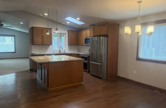 Immaculately maintained home in quite cul-de-sac. Gallery 4