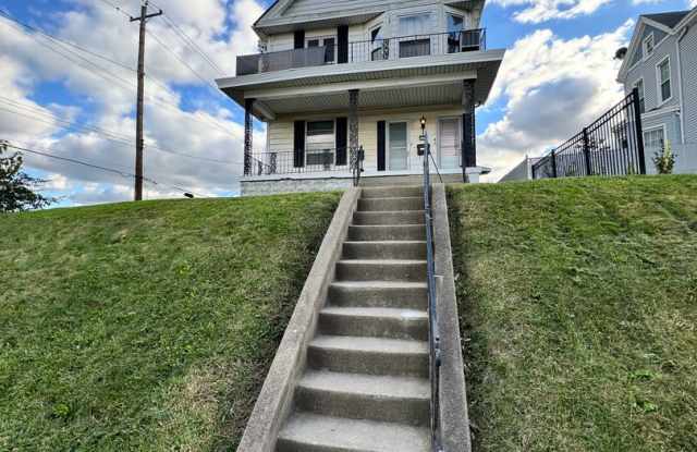 Norwood Duplex W/ Driveway Parking Gallery 4