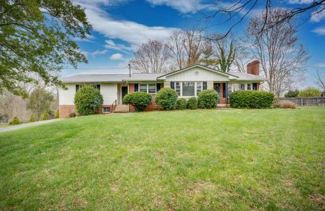 Charming Kingsport Home with Expansive Basement and Modern Upgrades photos photos