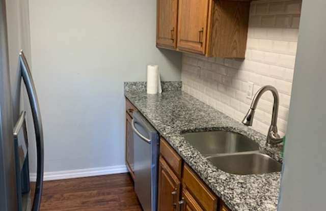 Spacious 3 bedroom 3.5 Baths 2 Home Offices/Non Conforming Room 2 Car Garage in Branson MO photos photos